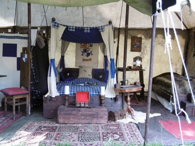 Middeleeuwse tent op festival in Winsen